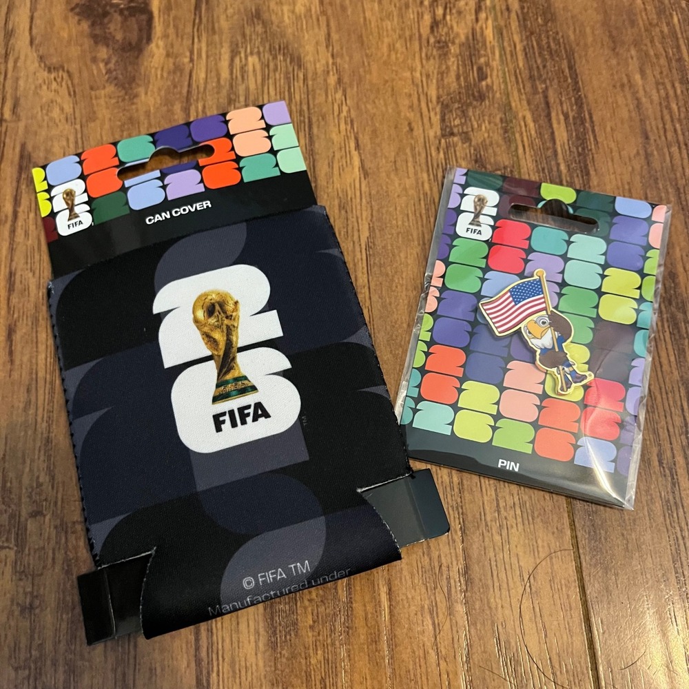 New FIFA Official Clutch USA Soccer Mascot Pin & Black Can Cover Trophy